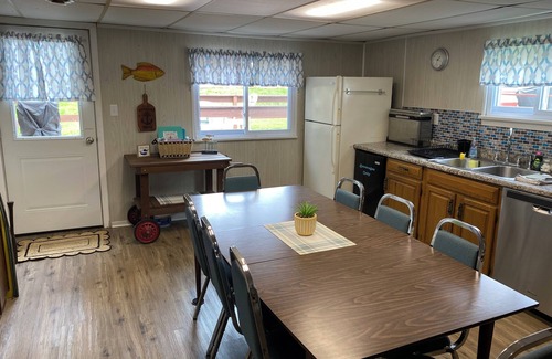 Conneaut Lakeshore Cabaña | Walking distance to beach area of Conneaut lake- 4 beds-Pet Friendly- NO Smoking