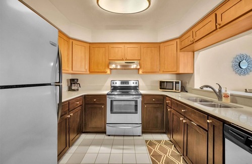 Chic's Beach Casa | Walking distance to the beach and restaurants!