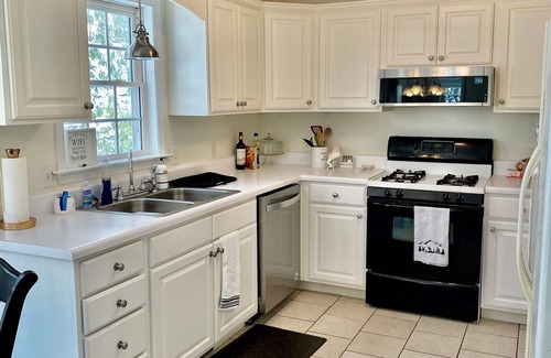 West Jefferson Casa | Walking distance to downtown/beautiful mountain views.