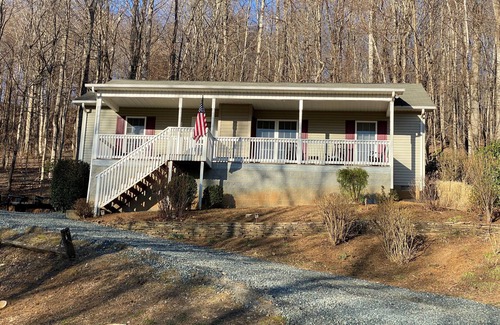 West Jefferson Casa | Walking distance to downtown/beautiful mountain views.