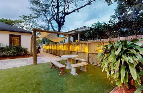 Poinciana Park Hotel | Walking On Sunshine - Studio