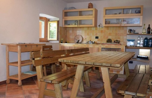 Lovere Chalet De Esquí | Walking's House, the chalet nestled in the woods