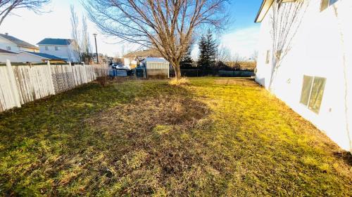 Hidden Valley Apartamento | Walkout Basement Suite, 2 BDR 4BD, Bright and Spacious