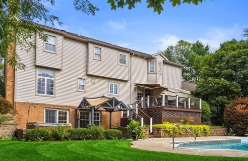 Stillwater Apartamento | Walkout basement with bar and hot tub!