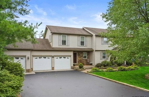 Stillwater Apartamento | Walkout basement with bar and hot tub!