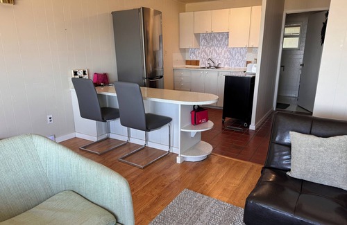 Regional District of Nanaimo Cama Y Desayuno | Walkout oceanfront 1 BD duplex cabin w hot tub