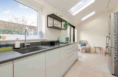 Burford Cabaña | Wall Cottage