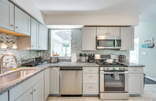 Wallenpaupauk Lake Estates Casa | Wallenpaupack Lake Estates: Luxe & Spacious Home