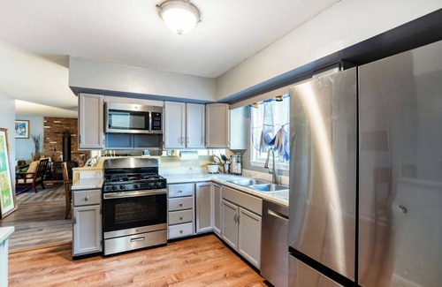 Wallkill Casa | Wallkill 4BR Retreat | Large Yard + Pet Friendly
