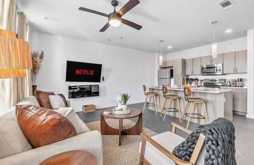 Rogers Apartamento | Walmart AMP - Pool, Gym & Lounge - LCP Collection
