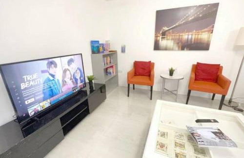 Kidlington Apartamento | Walnut Flats-F2, 3-Bedroom with Garden & Patio - AC, Parking, Netflix, WIFI - Close to Oxford, Bicester & Blenheim Palace