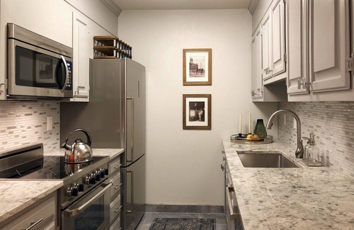 Whittier Casa | Walnut Mews - Tranquila casa de pueblo en Creekside junto a Pearl Street