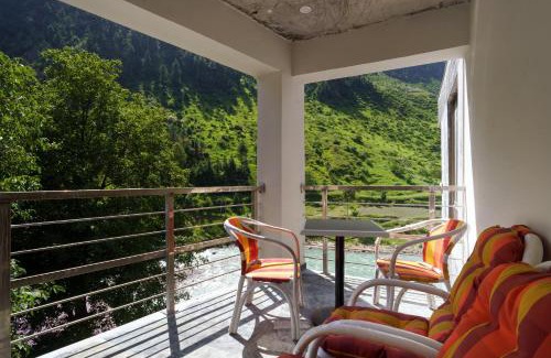 Kaghan Complejo | Walnut Riverside Resort