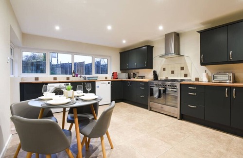Shirrell Heath Casa | Waltham's Bungalow | Spacious 3 Bedroom