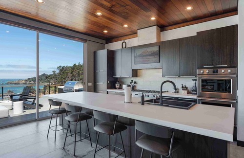 Anchor Bay Casa | Wander Anchor Cove sleeps 8, w/Hot tub, 3 Bedrooms