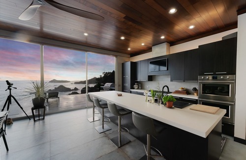 Anchor Bay Casa | Wander Anchor Cove sleeps 8, w/Hot tub, 3 Bedrooms