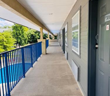 Branson Hotel | Wander Inn