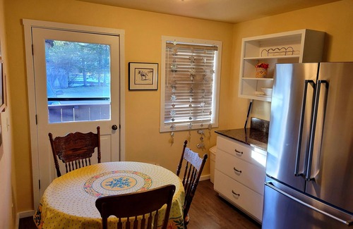 Warm Springs Casa | Wanderer Way Home - Cozy Alpine Gem, Minutes From Downtown & Pet Friendly
