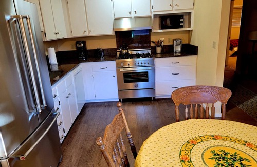 Warm Springs Casa | Wanderer Way Home - Cozy Alpine Gem, Minutes From Downtown & Pet Friendly