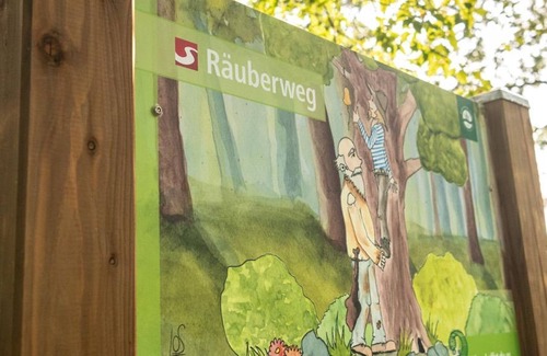 Mittelhof Alquiler De RV | Wanderer Zimmer 3 - Campingplatz im Eichenwald
