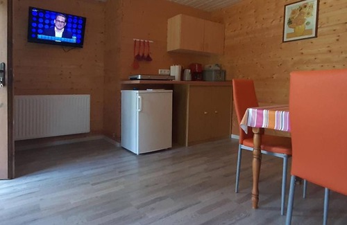 Mittelhof Alquiler De RV | Wanderer Zimmer 4 - Campingplatz im Eichenwald