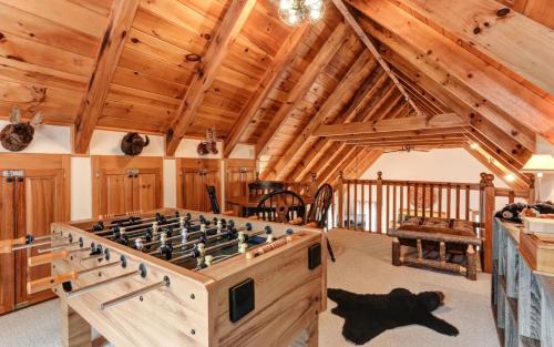 Big Canoe Casa | Wanderers Den - Peaceful mountain views Wifi and homey comforts