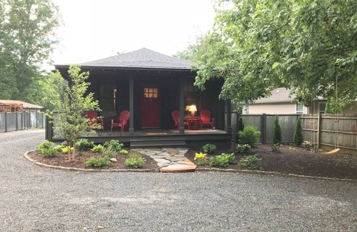 Brevard Cabaña | Wanderlust - completely renovated downtown cottage