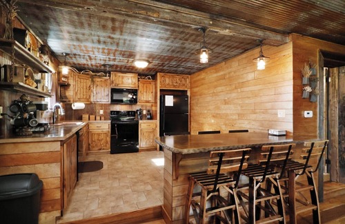 Grandview Plaza Apartamento | Wanderlust Suite - 2 Bed, 2 Bath Getaway