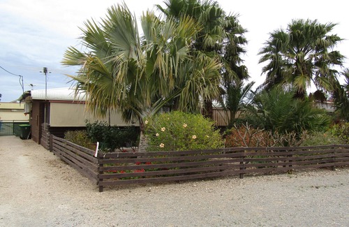 Dalrymple Casa | Wanderr In - 2 bedroom holiday home, disabled friendly, Off Peak Special!