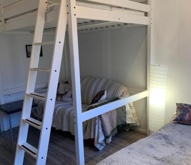 Reittio Apartamento | Wanha Koulu Tahko Onnela, 4mh, Palju, Sauna, Tupakeittiö, Wifi, Liikuntasali, RinteetSpaRavintola 6km, Lemmikit OK, Edukas