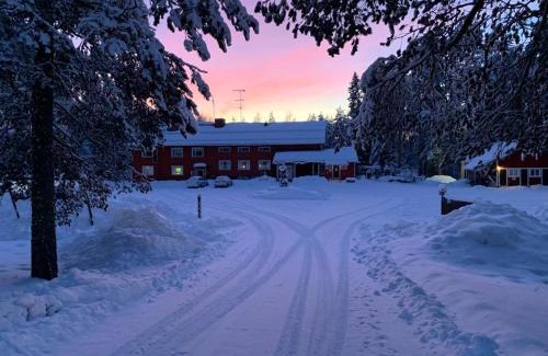 Reittio Apartamento | Wanha Koulu Tahko Unelma, 4mh, Palju, Sauna, Tupakeittiö, Wifi, Liikuntasali, RinteetSpaRavintola 6km, Lemmikit OK, Edukas