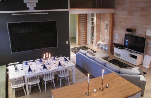 Reittio Apartamento | Wanha Koulu Tahko Unelma, 4mh, Palju, Sauna, Tupakeittiö, Wifi, Liikuntasali, RinteetSpaRavintola 6km, Lemmikit OK, Edukas