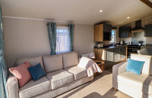 Woodhorn Cabaña | WANSBECK VIEW 2, pet friendly, country holiday cottage in Ashington