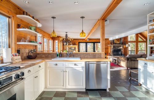 Telluride Cabina | Wapiti Mountain Escape by AvantStay | Commanding Views Wonderful Home w/ Hot Tub