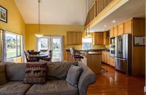 Wapiti Casa | Wapiti Valley Wayfarer- family mountain retreat in Wapiti