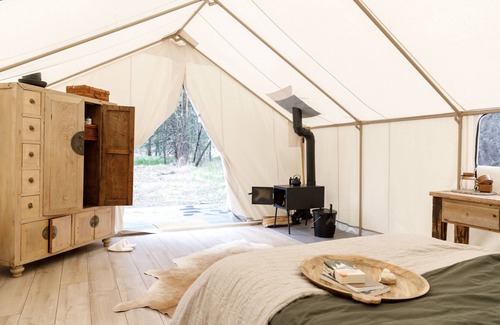 Donnelly Alquiler De RV | Wapiti Way: Canvas Tent Glamping 🌲⛺️