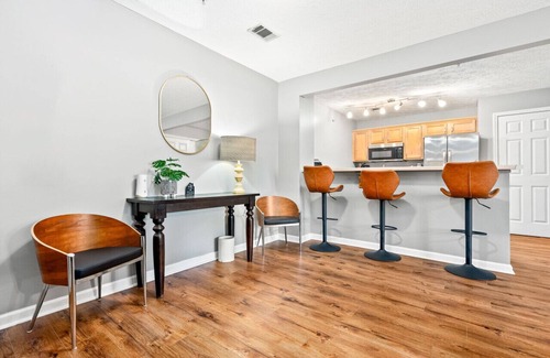 Auburn Condominio | War Eagle South-1.5 to Stadium, pool and shops