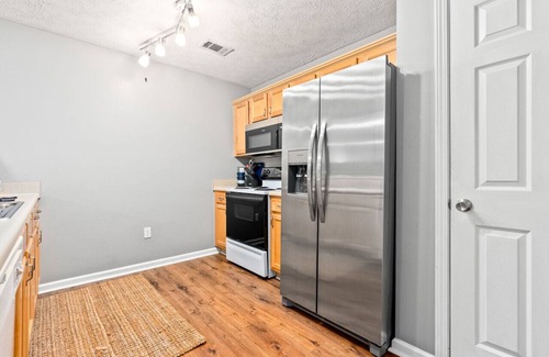 Auburn Condominio | War Eagle South-1.5 to Stadium, pool and shops