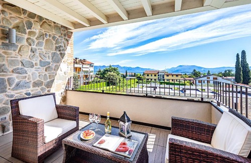 Rivoltella Apartamento | Warda C11 Apartment by Wonderful Italy
