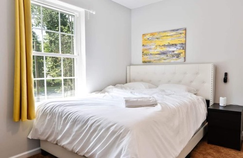 East Stroudsburg Casa | Warm 4 Bedroom House with large outdoor space