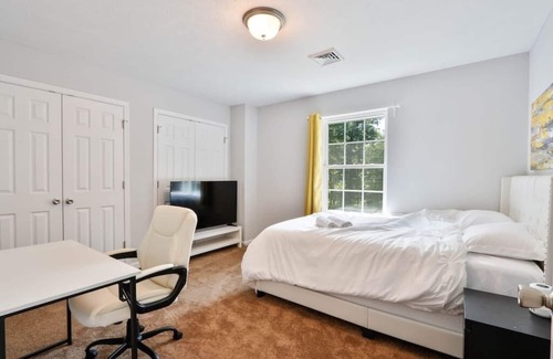 East Stroudsburg Casa | Warm 4 Bedroom House with large outdoor space