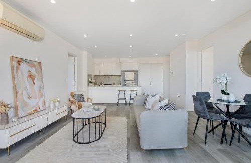 Strathfield Apartamento | Warm and cozy 2BR home in Strathfield with parking