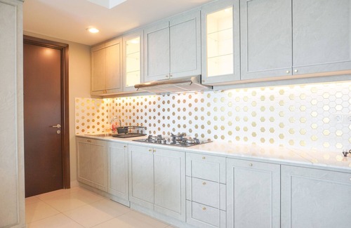 Kelapa Gading Timur Apartamento | Warm And Elegant 2Br At The Kensington Royal Suites Apartment