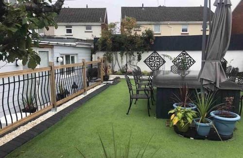 Merthyr Tydfil Casa | Warm and Inviting home in Fairview - With Outdoor Hot tube