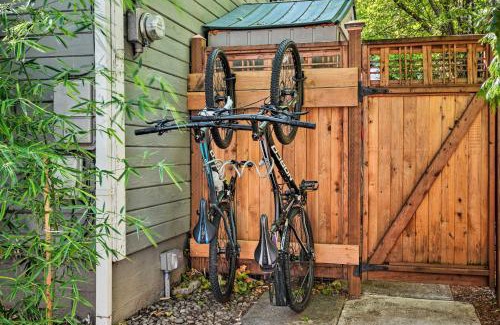 Siskiyou-Hargadine Historic District Casa | Warm and Inviting Ashland Cottage Less Than Half-Mile to SOU
