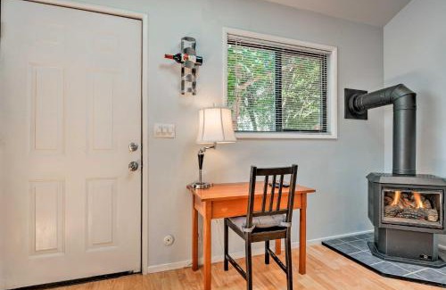 Siskiyou-Hargadine Historic District Casa | Warm and Inviting Ashland Cottage Less Than Half-Mile to SOU
