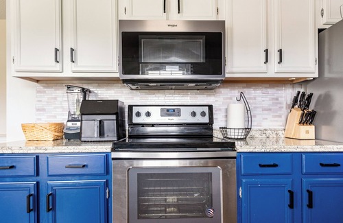 Columbus Casa | Warm and Spacious Home in Columbus w/ King bed