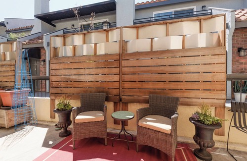 Studio City Casa | Warm, comfortable townhouse close to Hollywood & Universal