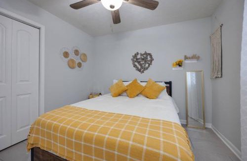 Maplewood Heights Casa | Warm & Comfy In Nash Tvs In All Rooms Book Now