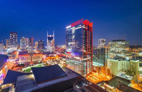 Maplewood Heights Casa | Warm & Comfy In Nash Tvs In All Rooms Book Now